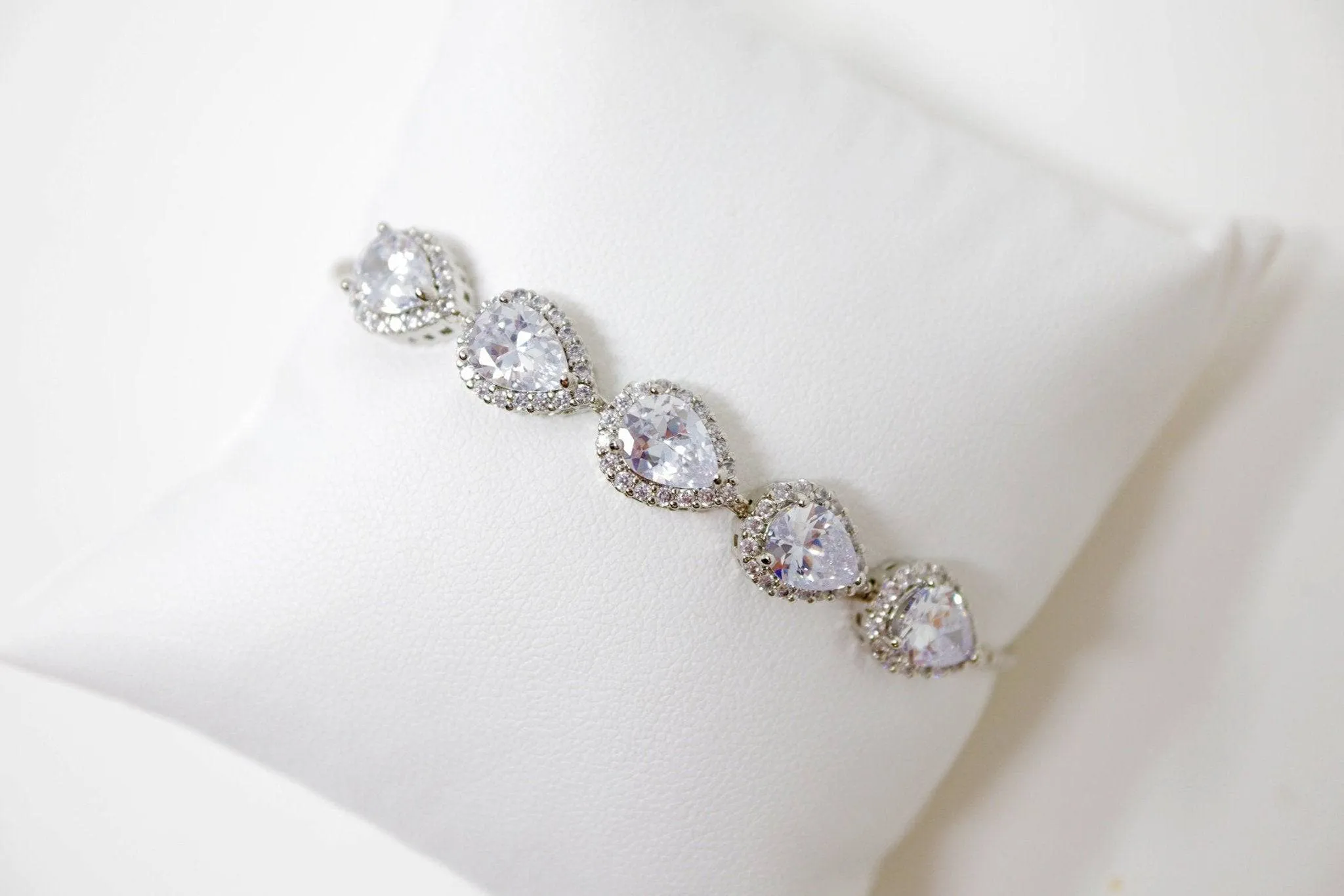 Cubic Zirconia Diamond Drop Crystal Bracelet, Diamond Bracelet, Bridal Jewelry, Bridesmaid Gift, Statement Bracelet.