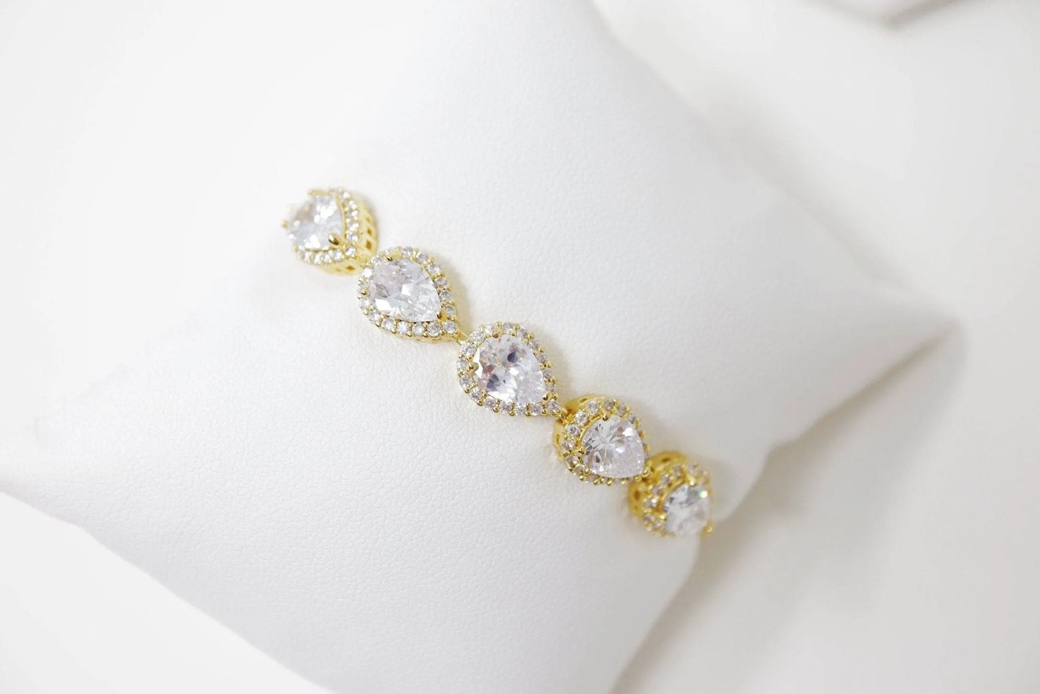 Cubic Zirconia Diamond Drop Crystal Bracelet, Diamond Bracelet, Bridal Jewelry, Bridesmaid Gift, Statement Bracelet.