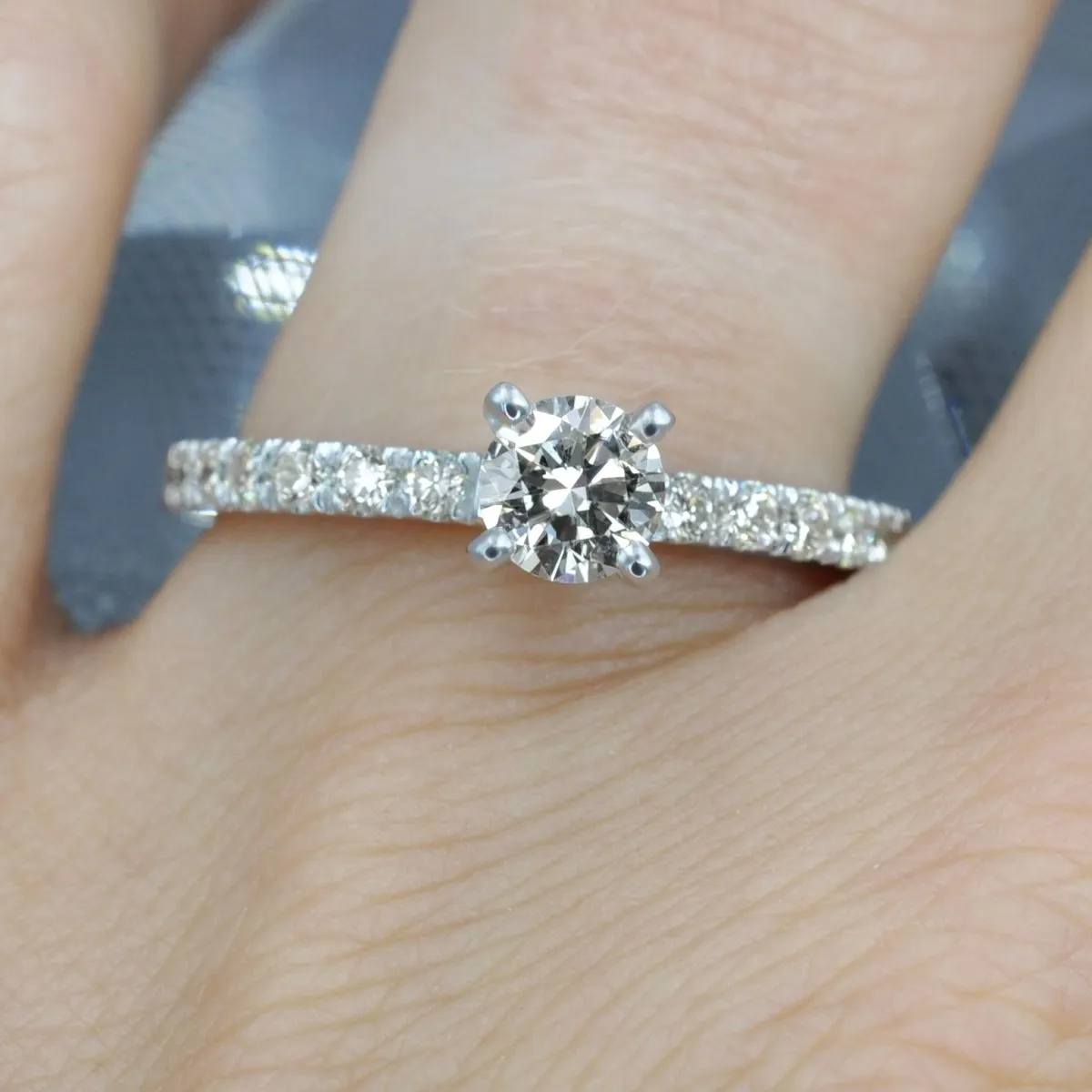 Distinctive 0.95 CT Round Cut Diamond Engagement Ring in 14KT White Gold