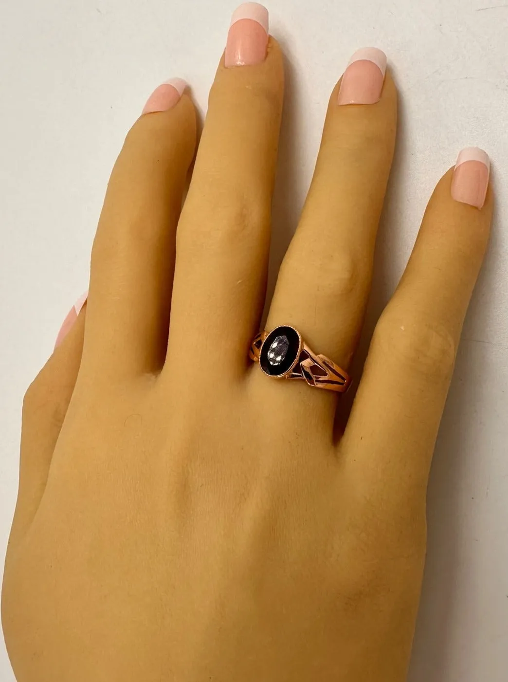 Elegant Rose Gold Rhodolite Garnet Ring - A Gem of Radiant Beauty