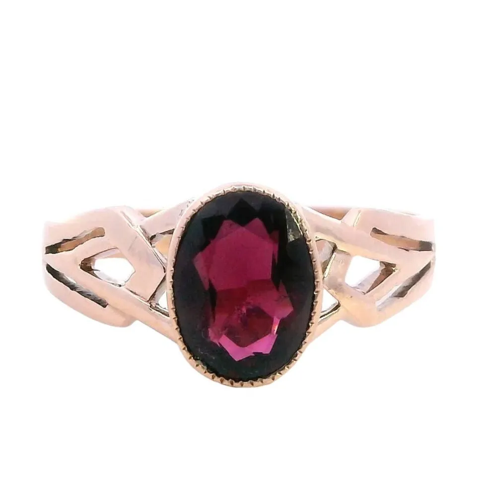 Elegant Rose Gold Rhodolite Garnet Ring - A Gem of Radiant Beauty