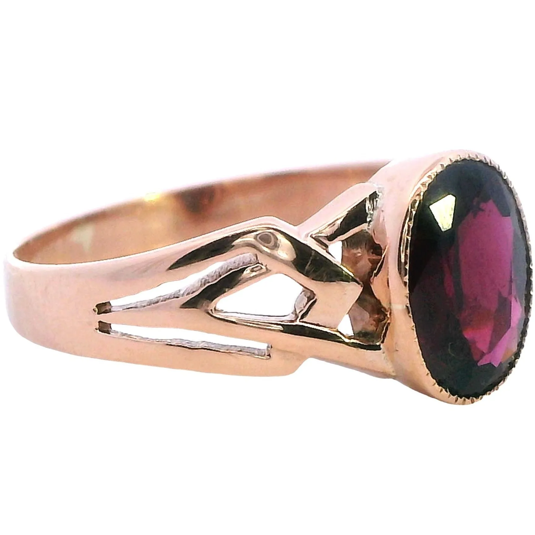 Elegant Rose Gold Rhodolite Garnet Ring - A Gem of Radiant Beauty