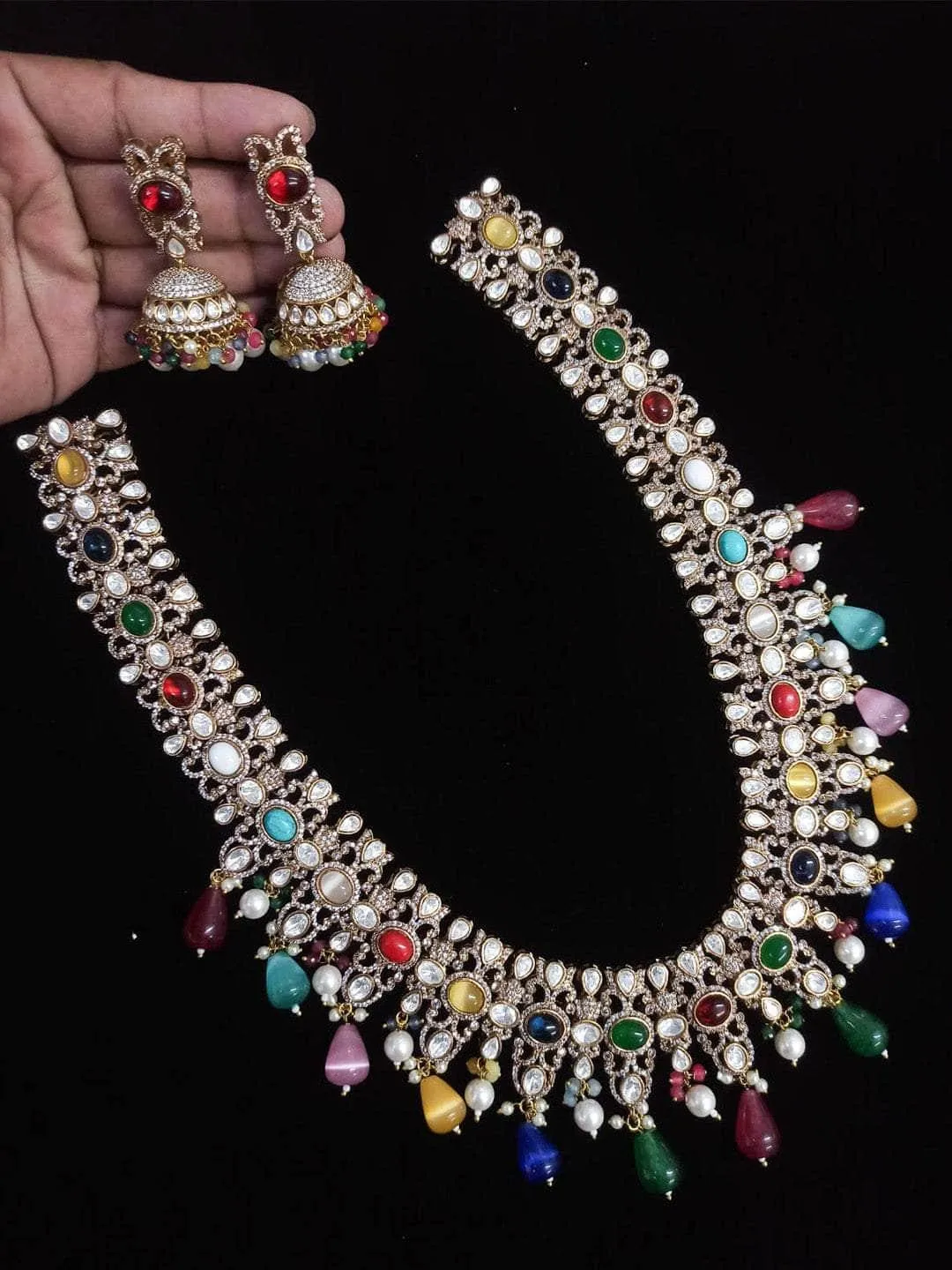 Kundan Studded And Beaded Jewelry Set