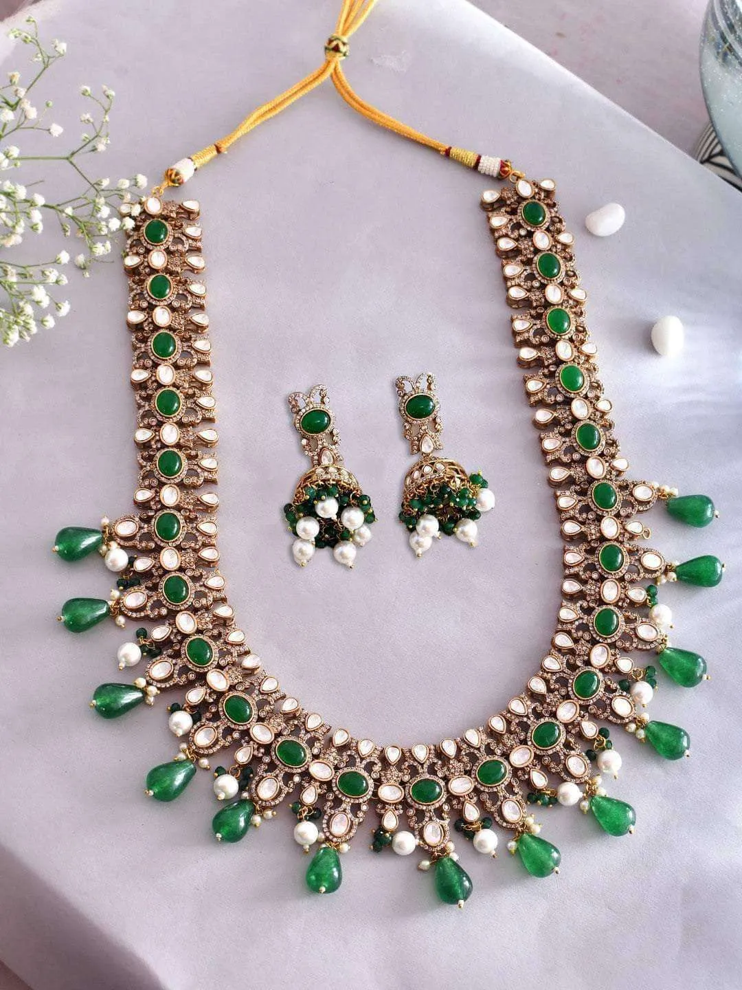 Kundan Studded And Beaded Jewelry Set