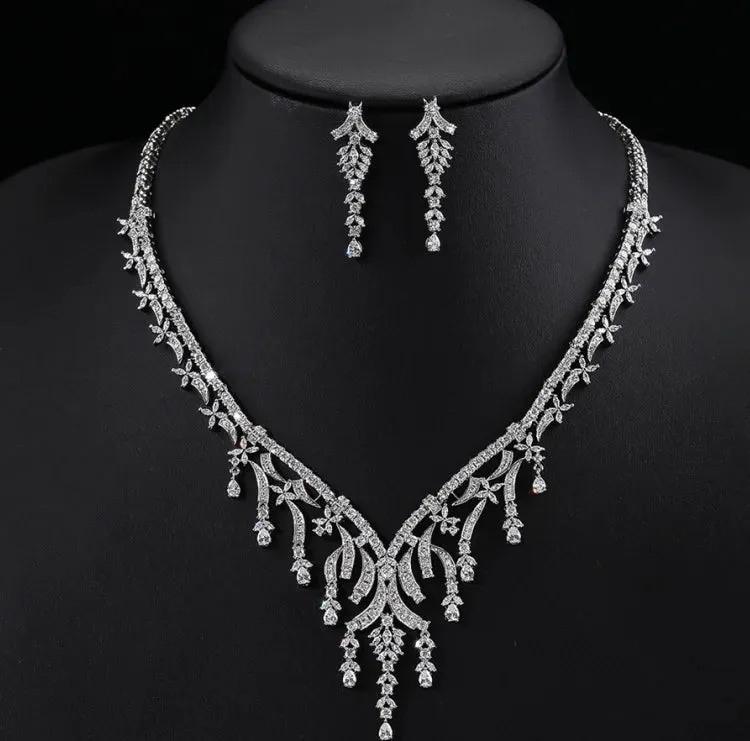 Magnificent White Color CZ Zircon  Water Drop Flowers Necklace Sets for Women Bridal Evening Wedding Dinner Jewelry CN11101