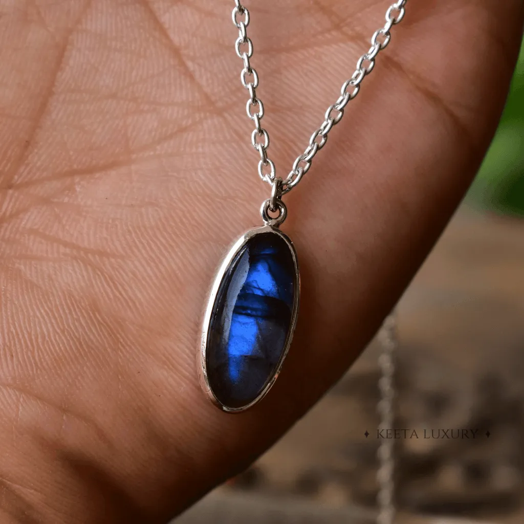 Oval Regency - Labradorite Necklace