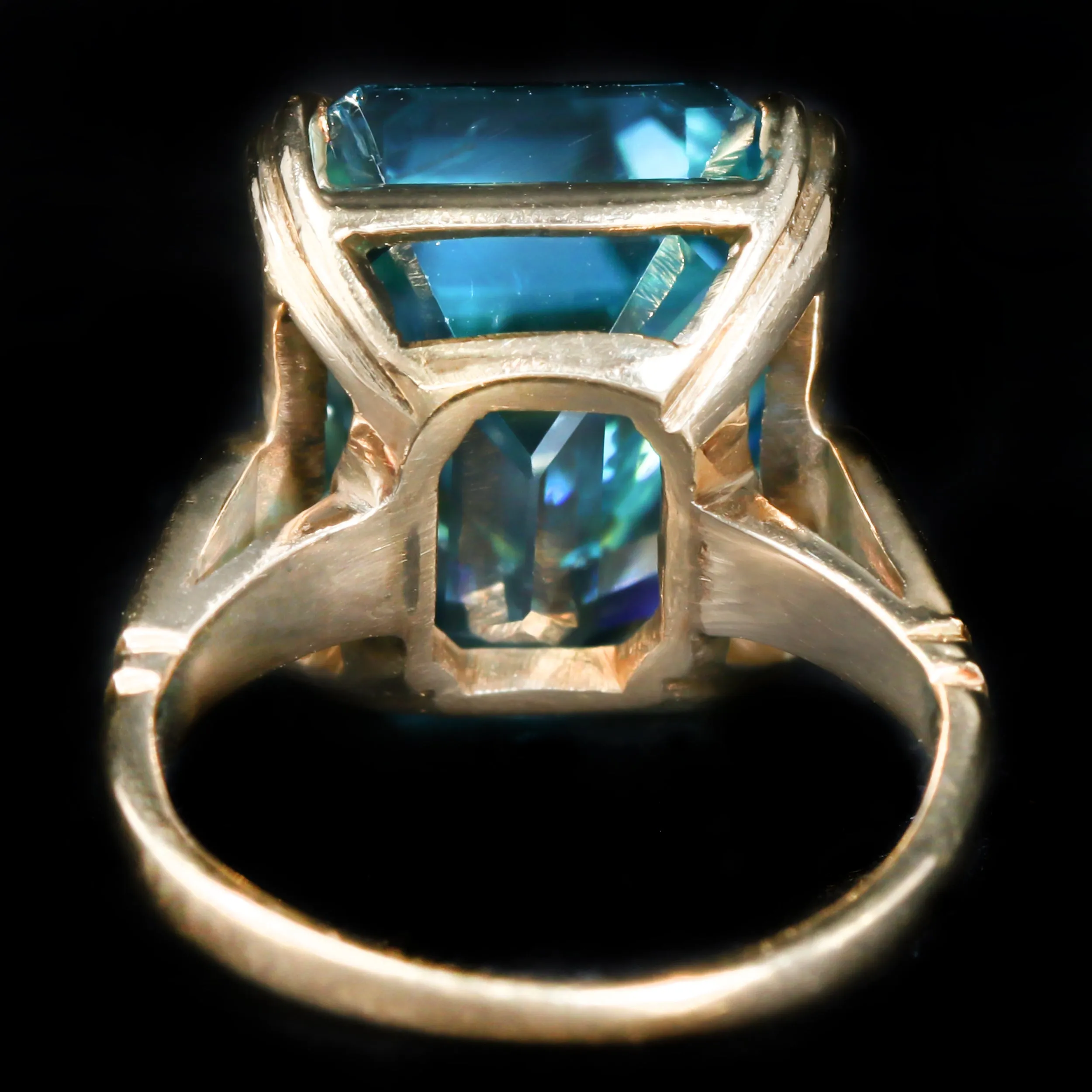 Retro 14K Yellow Gold 12.76 Carat Blue Zircon