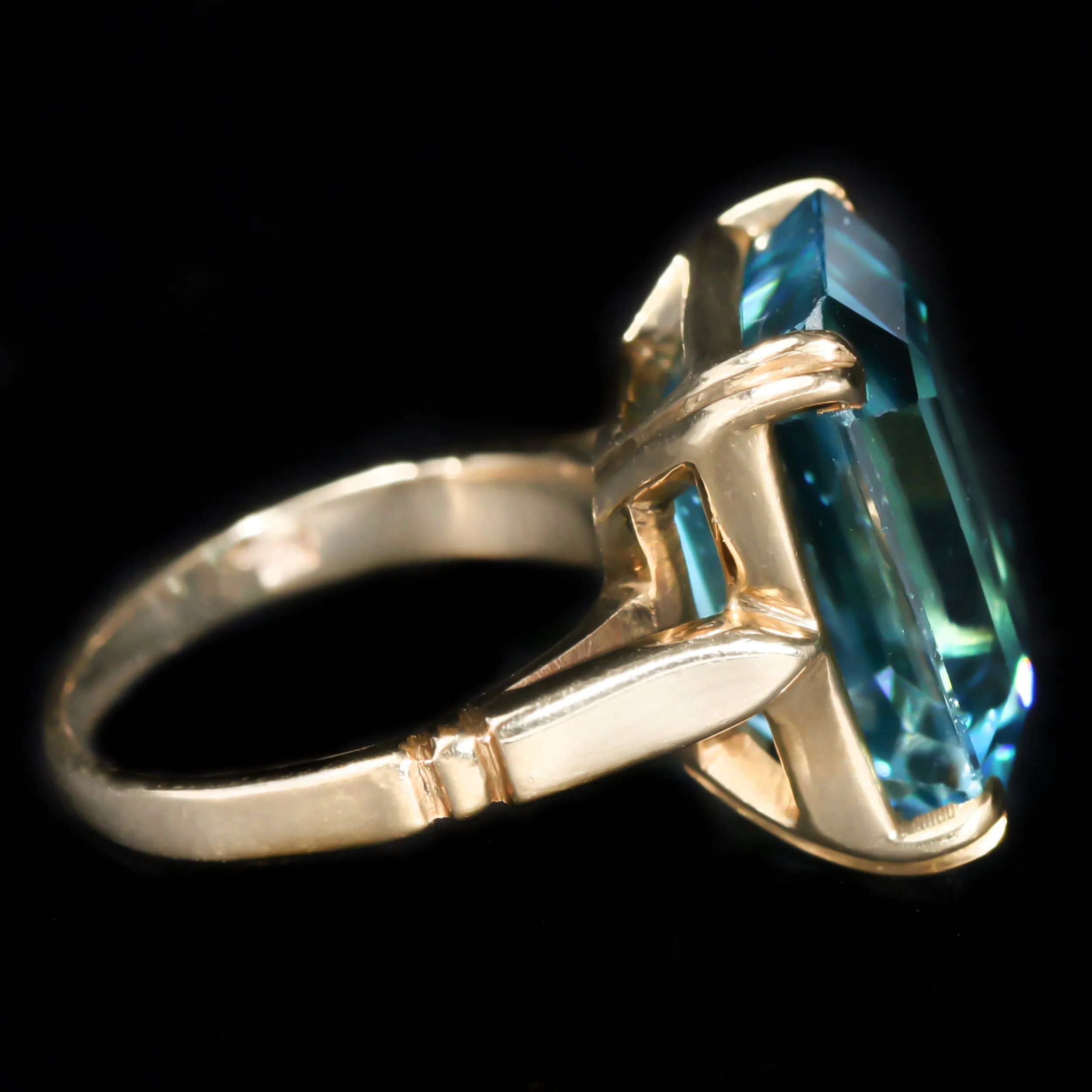 Retro 14K Yellow Gold 12.76 Carat Blue Zircon