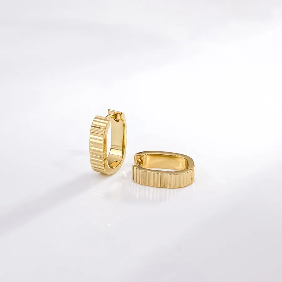 Ribbed Bar Gold 10mm Huggie Earrings