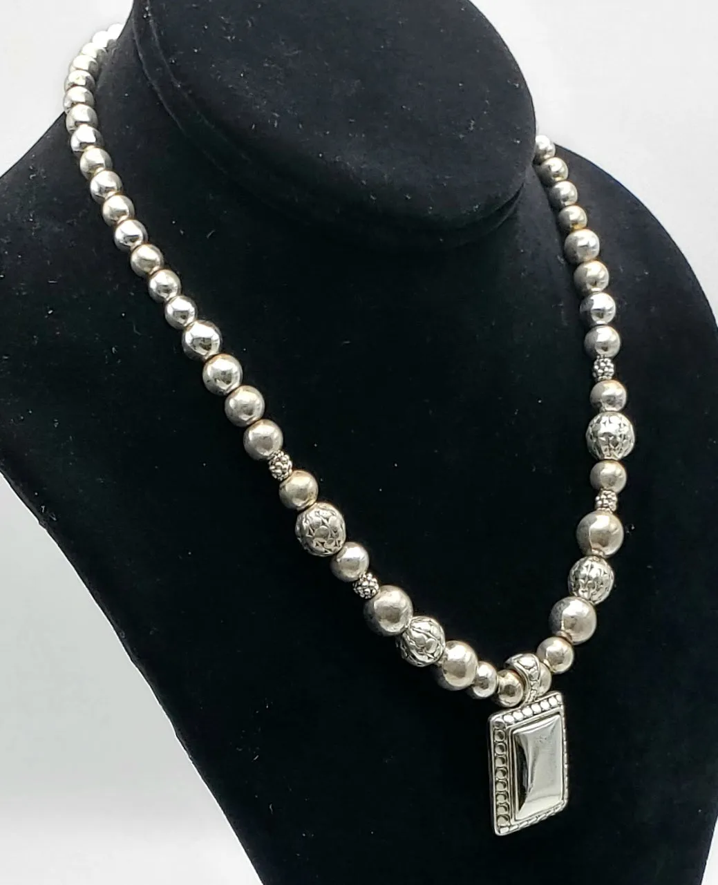 Silver Tone Graduated Bead Pendant Necklace