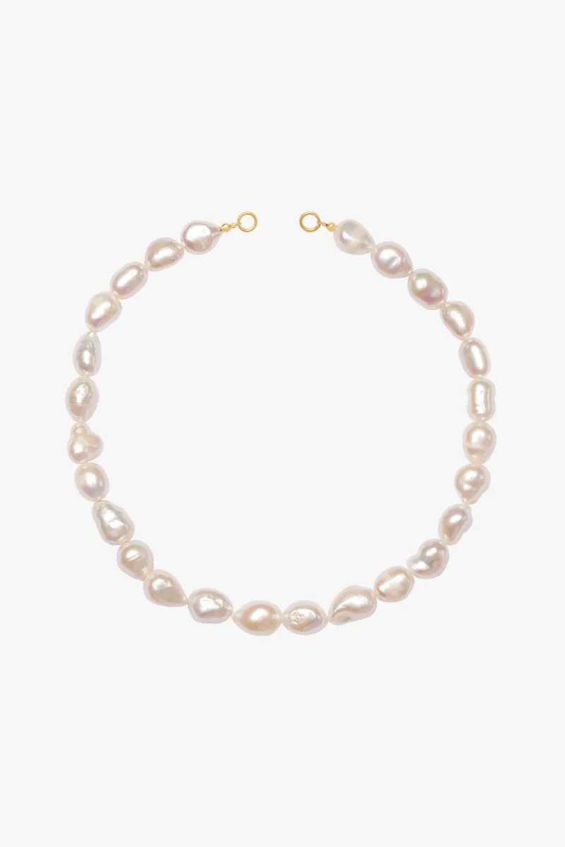 Statement pearl necklace gold plated