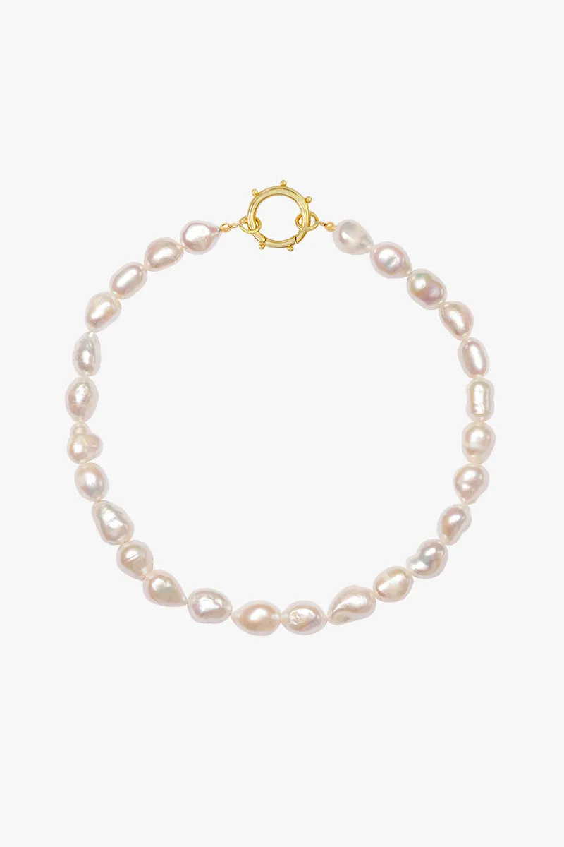 Statement pearl necklace gold plated