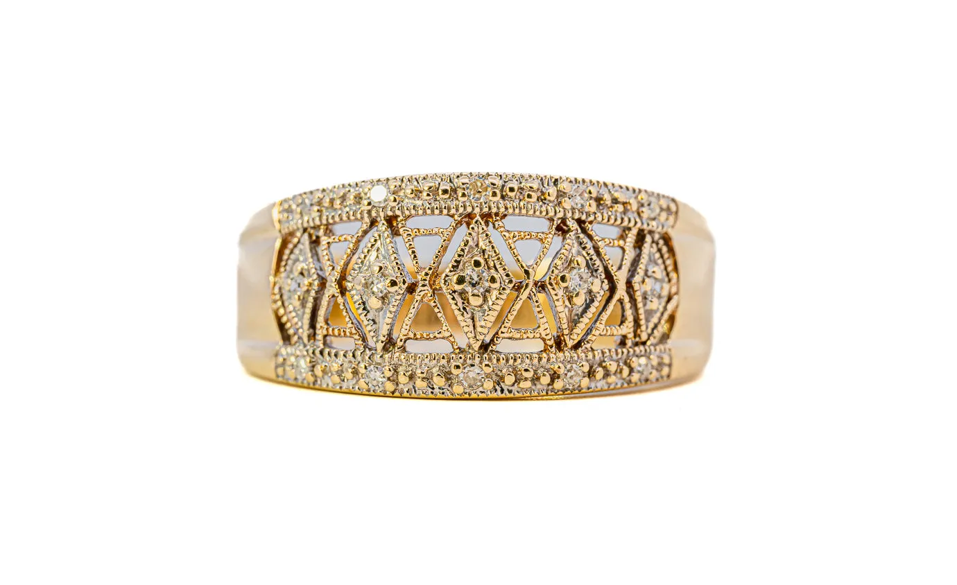 Stunning 9ct Yellow Gold 15-Stone Diamond Ring