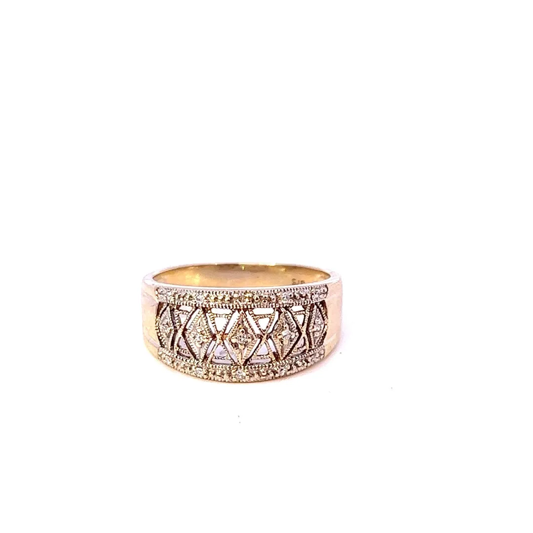 Stunning 9ct Yellow Gold 15-Stone Diamond Ring