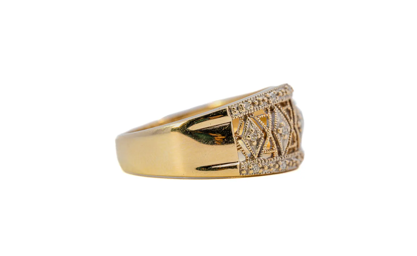 Stunning 9ct Yellow Gold 15-Stone Diamond Ring