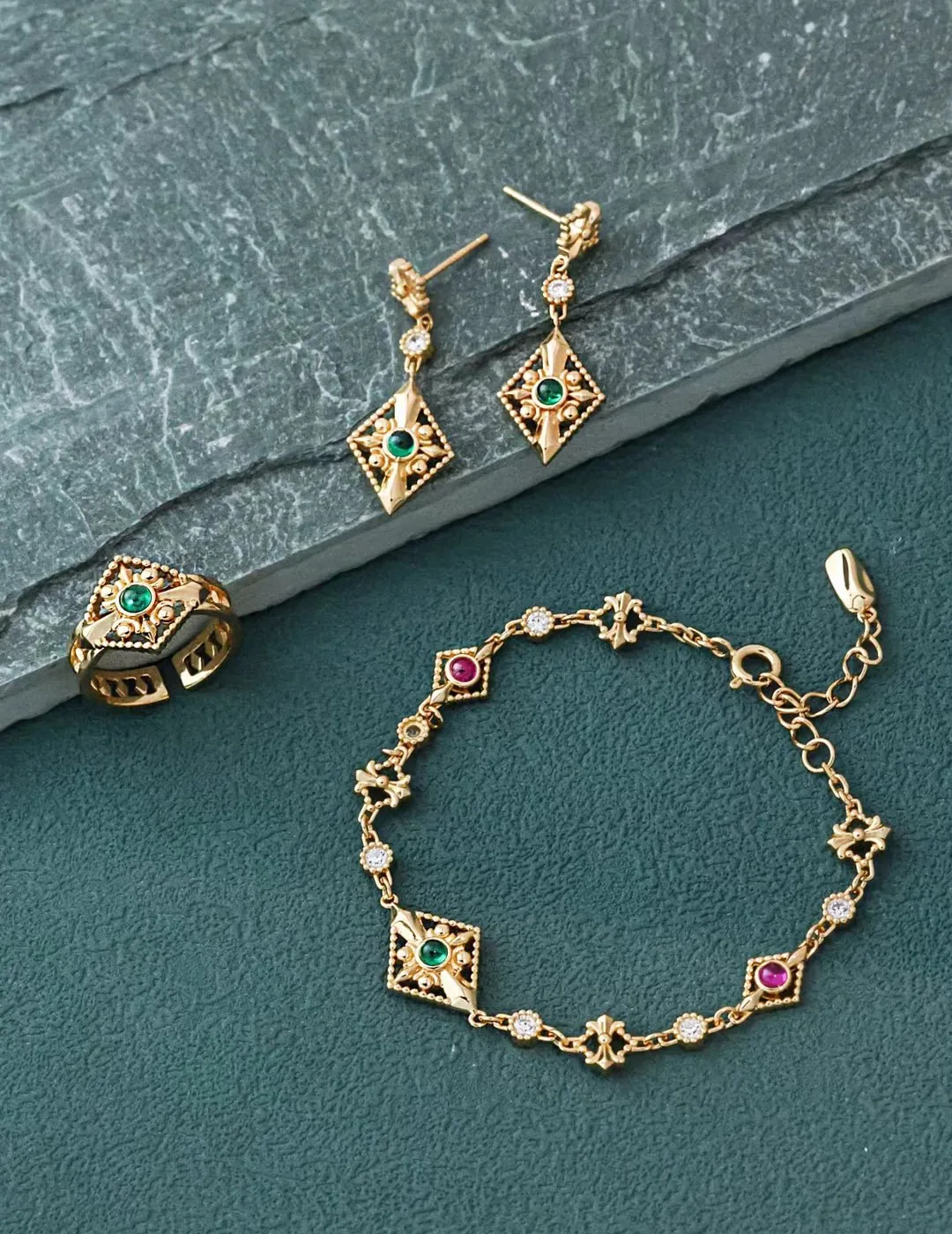 Vintage-style Zircon Diamonds Bracelet